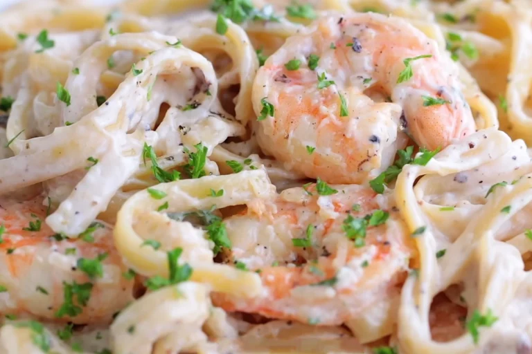 Creamy shrimp pasta with milk and garlic