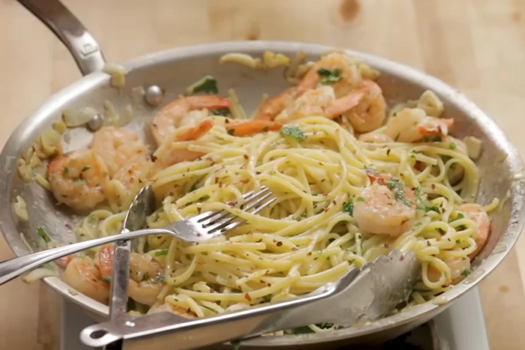 Creamy shrimp pasta with milk and garlic